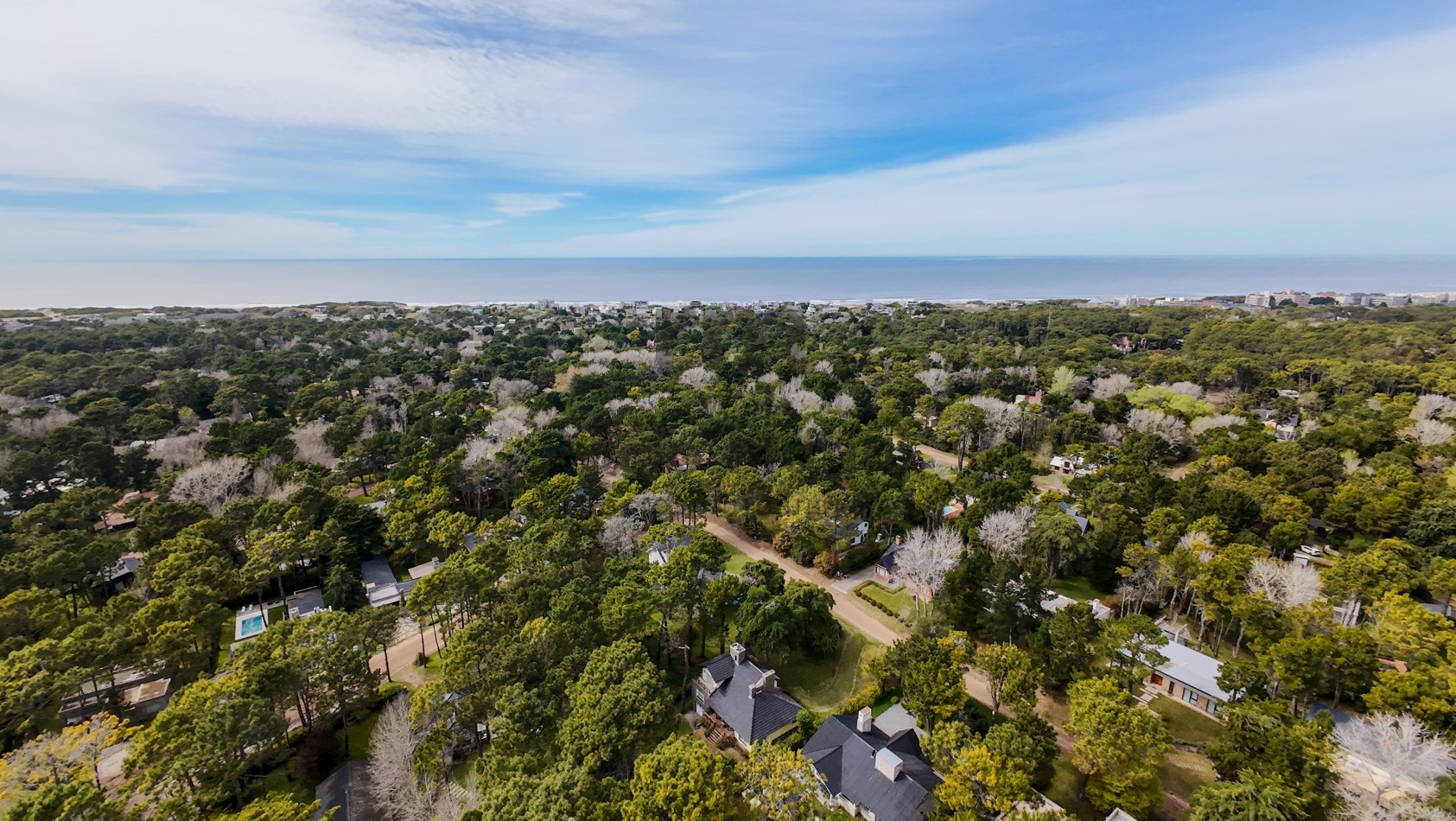 Lote en venta en el corazon de Carilo 