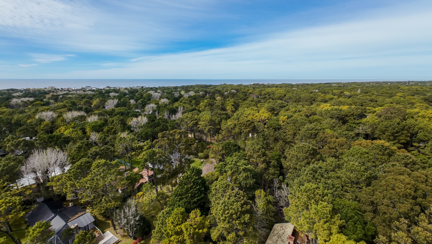 Lote en venta en el corazon de Carilo 