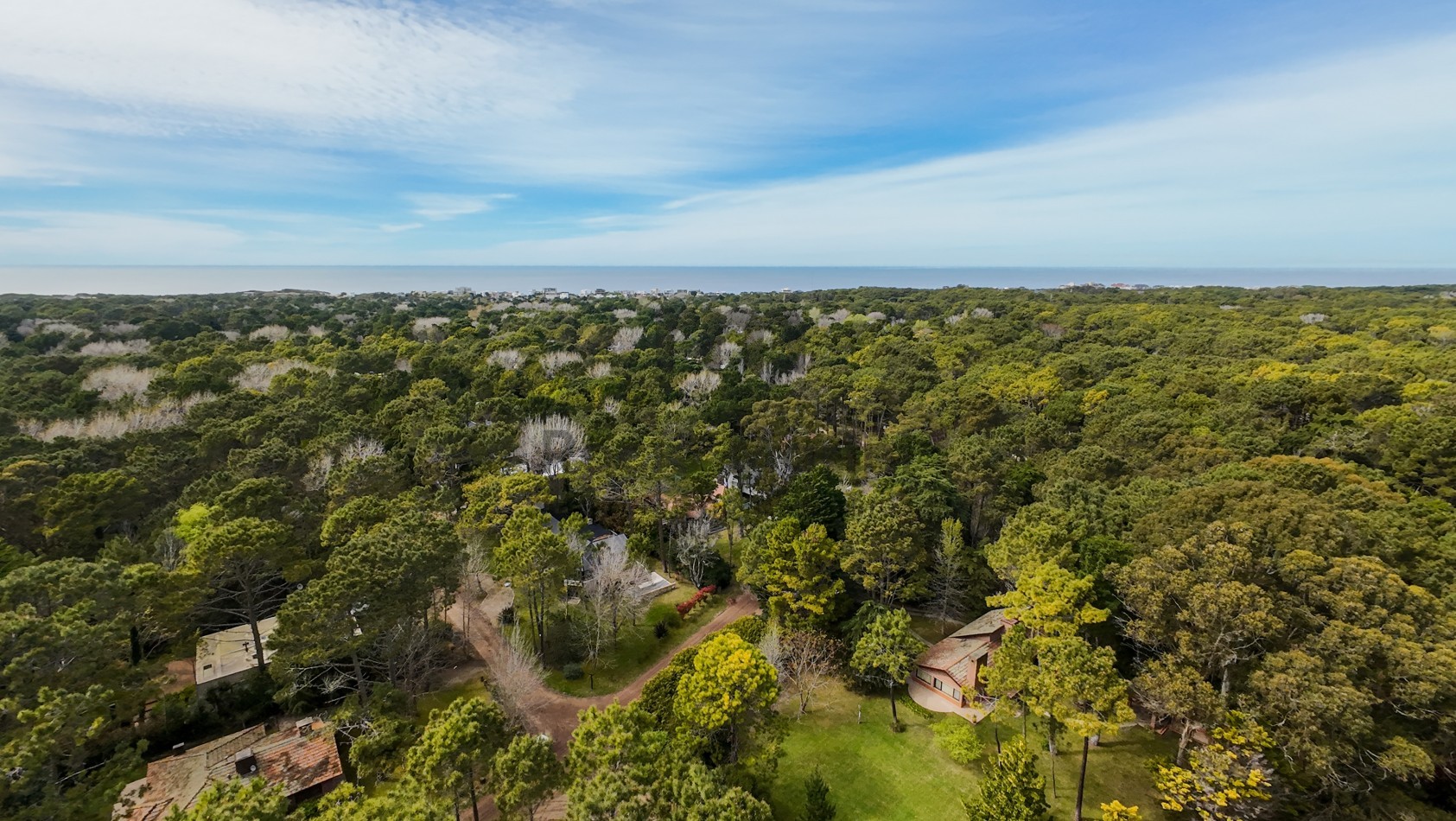 Lote en venta en el corazon de Carilo 