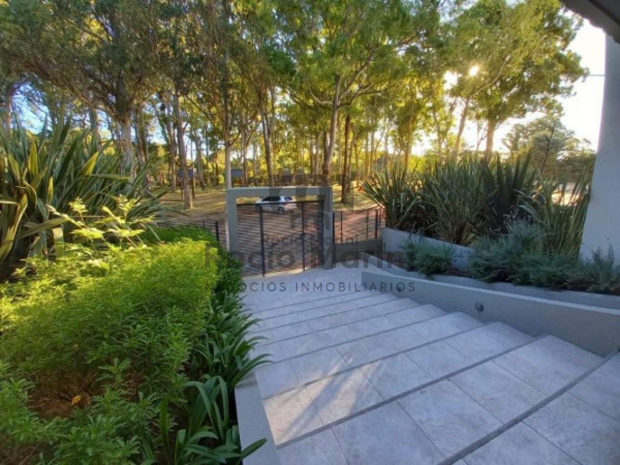 PINAMAR - Departamento 3 ambientes con parque